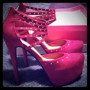 Brand new in box JustFab red  Stellato's